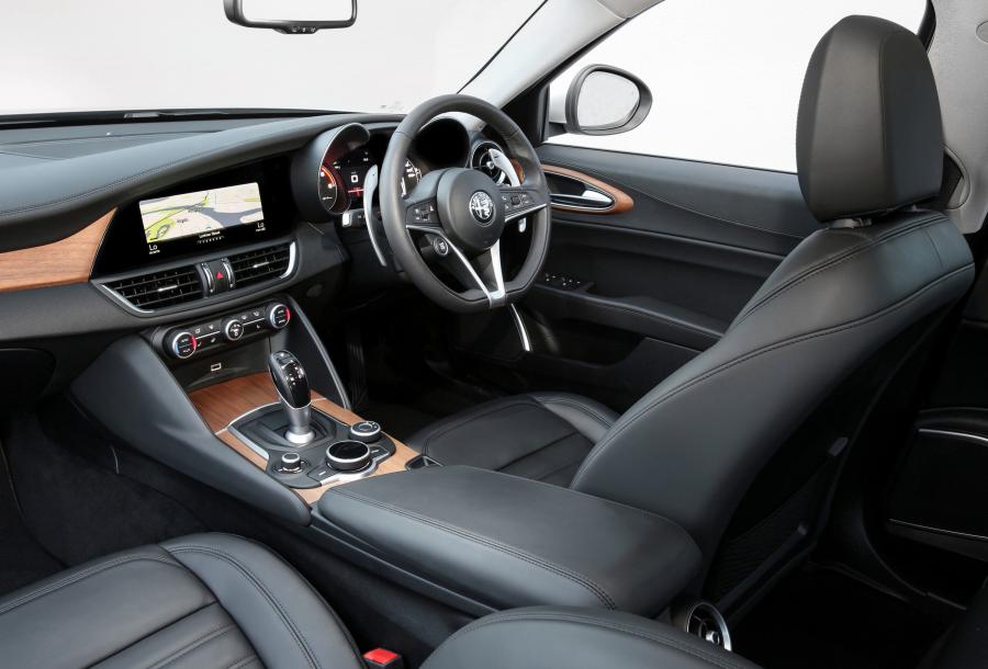 Интерьер Alfa Romeo Giulia (952) 2017 года  (AU) (фото 21 из 52)